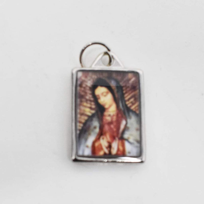 Medalla de Nuestra Señora de Guadalupe, cuadrada 1.5x2cm - Librería y Artículos Religiosos San Judas Tadeo