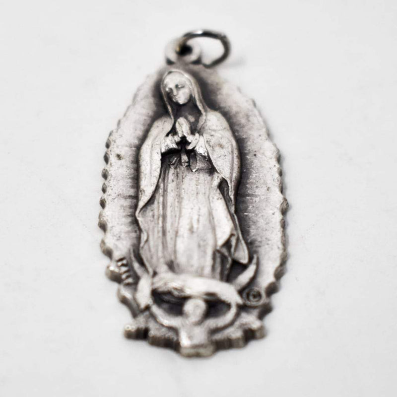 Medalla metálica de la Virgen de Guadalupe 2x4.5 cm - Librería y Artículos Religiosos San Judas Tadeo